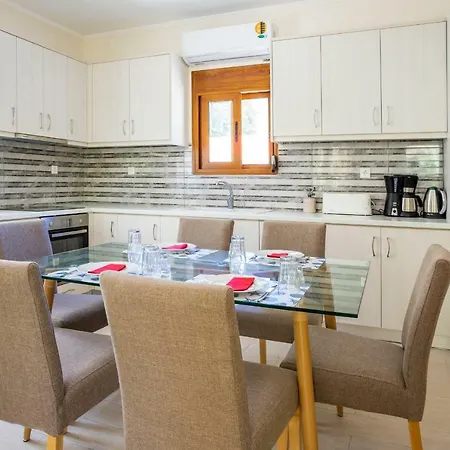 Lefkada Family Friendly House With Parking ,yard Lejlighed Nydri (Lefkada)