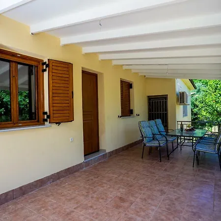 Lefkada Family Friendly House With Parking ,yard Lejlighed Nydri (Lefkada)