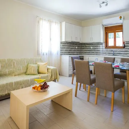 Lefkada Family Friendly House With Parking ,yard Lejlighed *