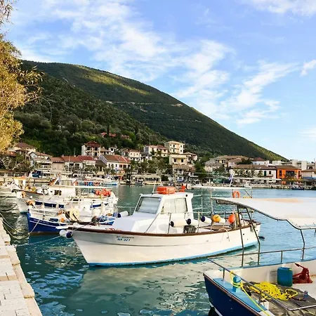 Lefkada Family Friendly House With Parking ,yard Nydri (Lefkada)