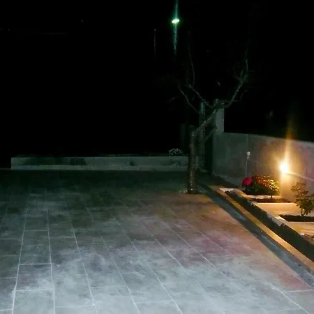 아파트 Lefkada Family Friendly House With Parking ,yard
