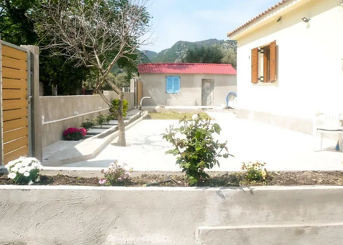 Lefkada Family Friendly House With Parking ,yard Nydri (Lefkada)