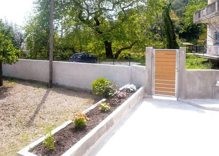 Lefkada Family Friendly House With Parking ,yard *