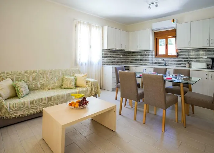 Lefkada Family Friendly House With Parking ,yard Apartmán *